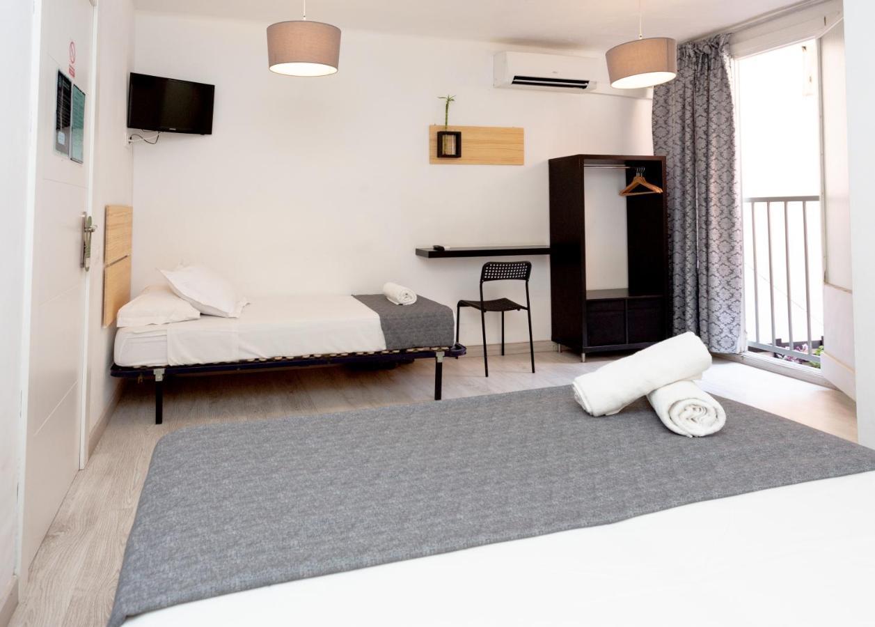 Ostello Easy Sants By Bossh! (Adults Only) Barcellona Esterno foto