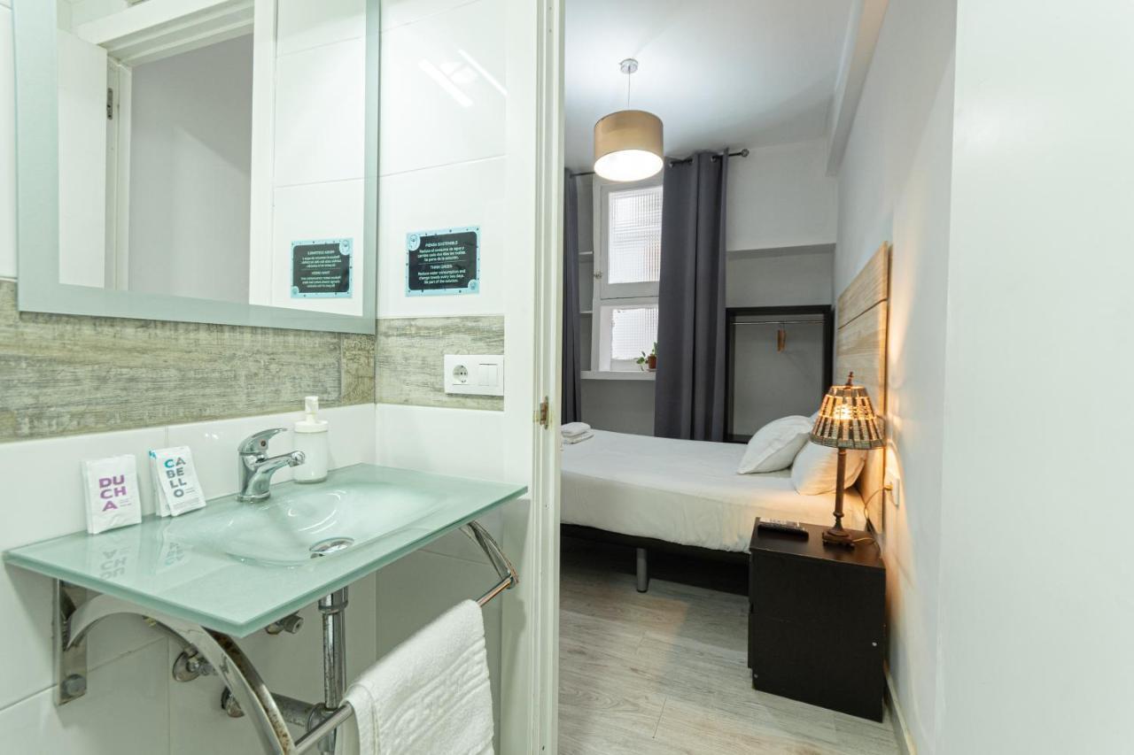 Ostello Easy Sants By Bossh! (Adults Only) Barcellona Esterno foto