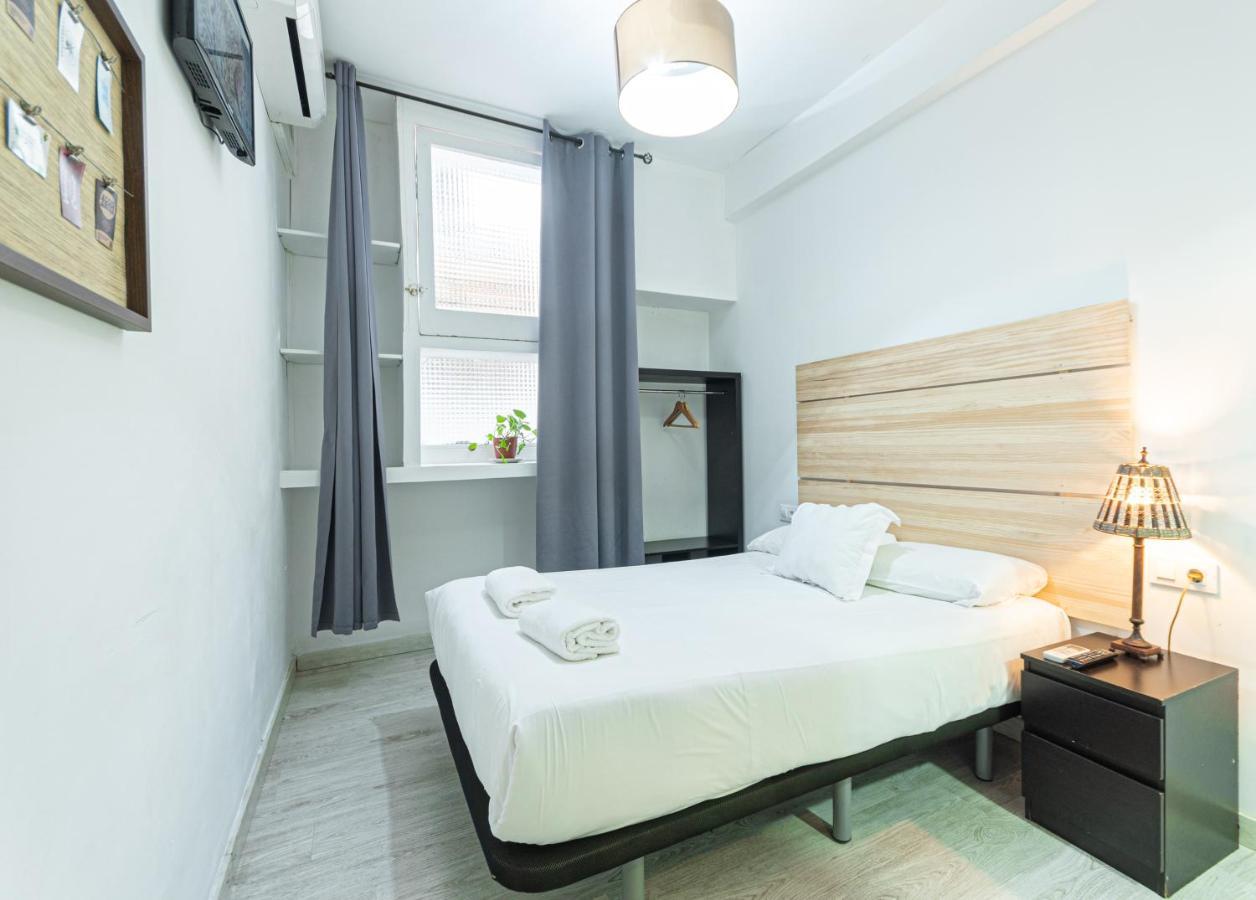 Ostello Easy Sants By Bossh! (Adults Only) Barcellona Esterno foto